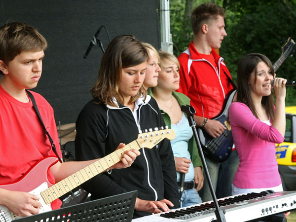 Die Musik-AG der Realschule Oedeme beim "School's Out"-Konzert im Lüneburger Freibad
